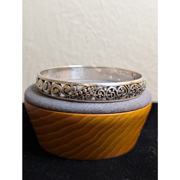 Signed Brighton Silver Tone Scroll Cut Out Bangle Bracelet - Picture 7 of 8